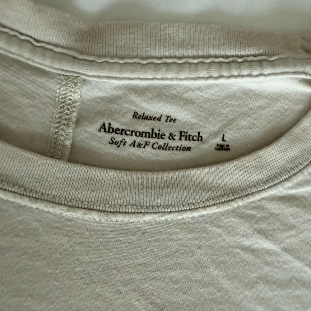 Abercrombie & Fitch AC/DC Cream Tee - Picture 3 of 6